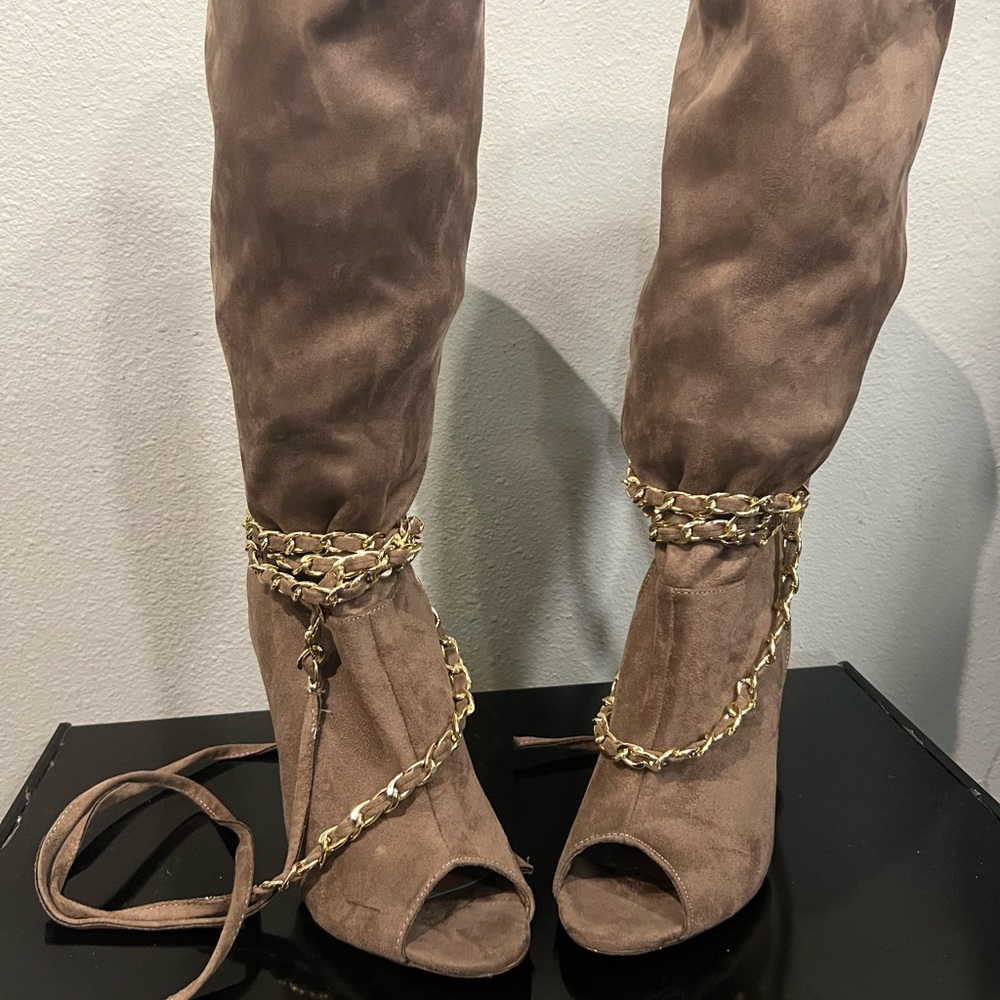 Elegant Brown Suede Women's Boots with Gold Chain